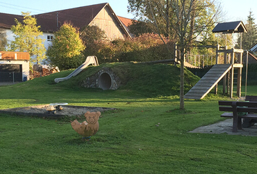 Spielplatz / Niederhofen